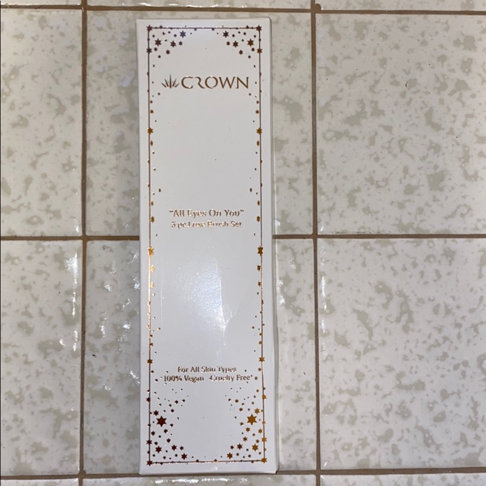 Crown “All Eyes On You” 5 pc Luxe Brush Set